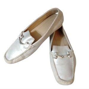 Donald Pliner Pearlescent Leather Loafer Women’s Size 9.5 Ivory Irradesent Flats